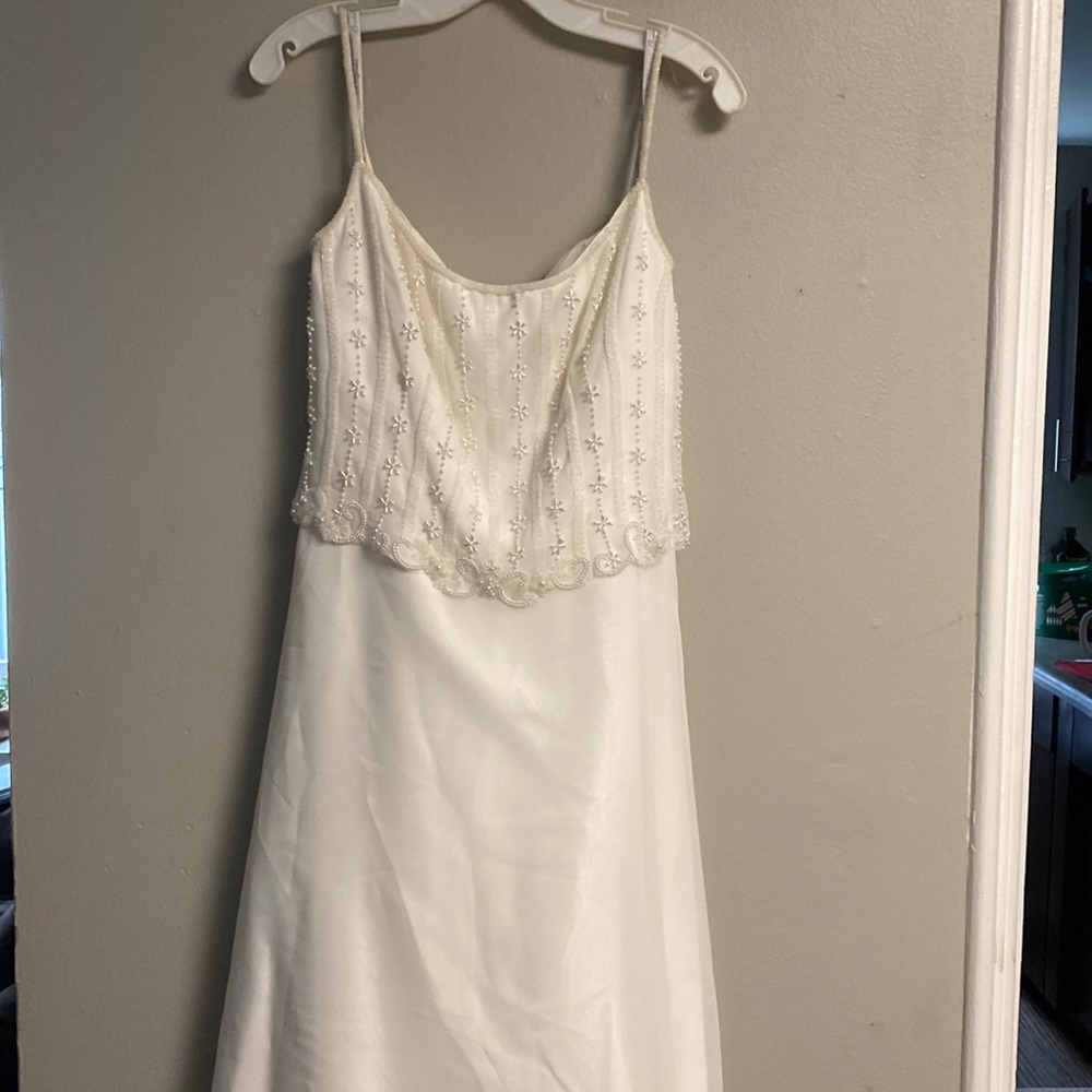 Beautiful, simple beaded wedding dress| in perfect condition!| SZ 12